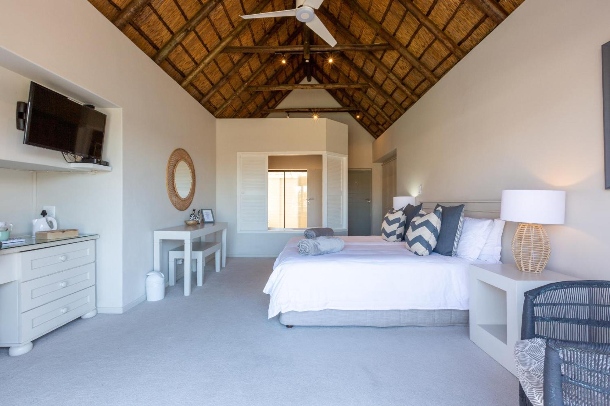 Canal Guest House - Waterfront Boutique Bed & Breakfast - Solar Power St Francis Bay Exterior photo