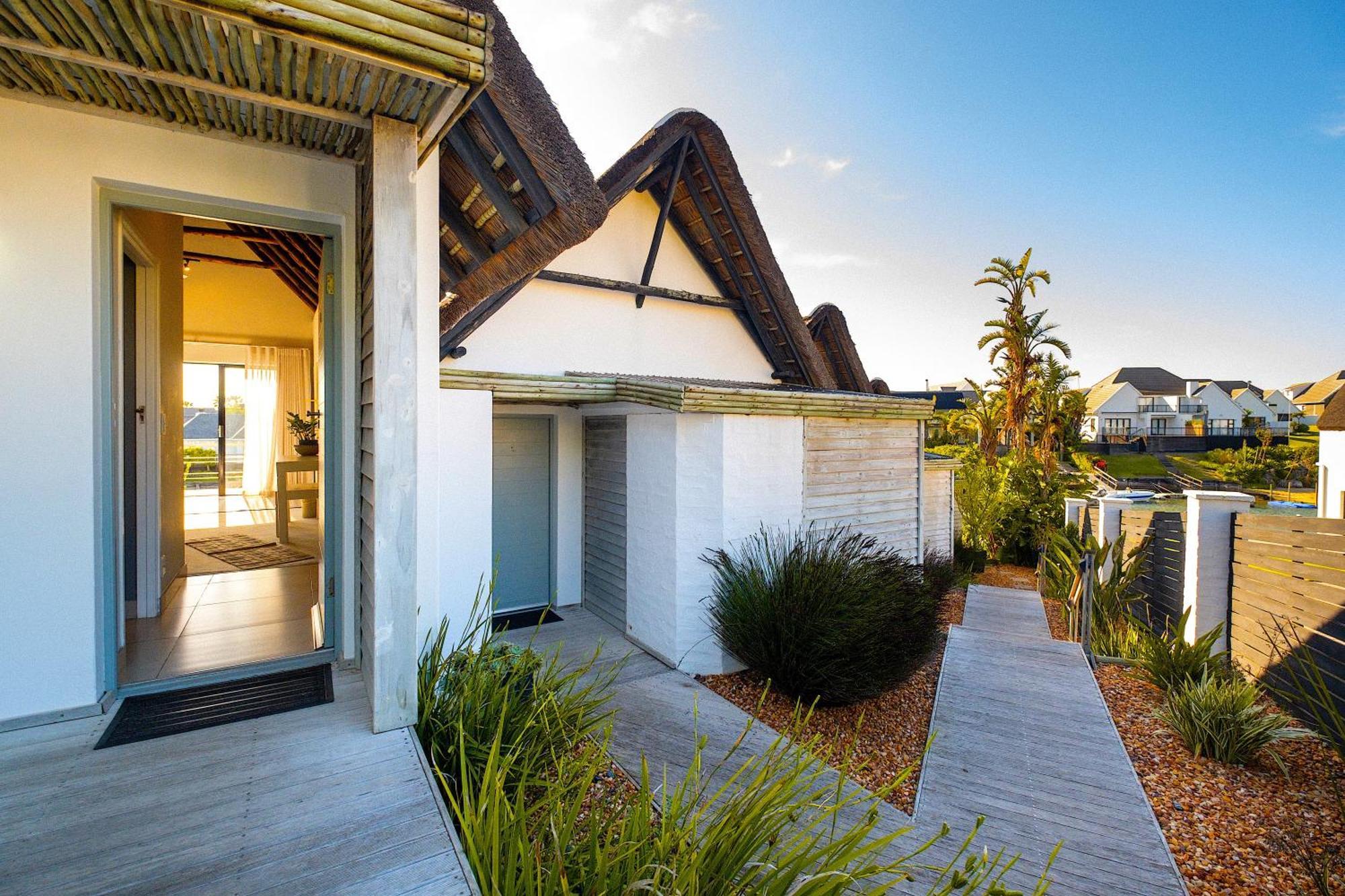 Canal Guest House - Waterfront Boutique Bed & Breakfast - Solar Power St Francis Bay Exterior photo