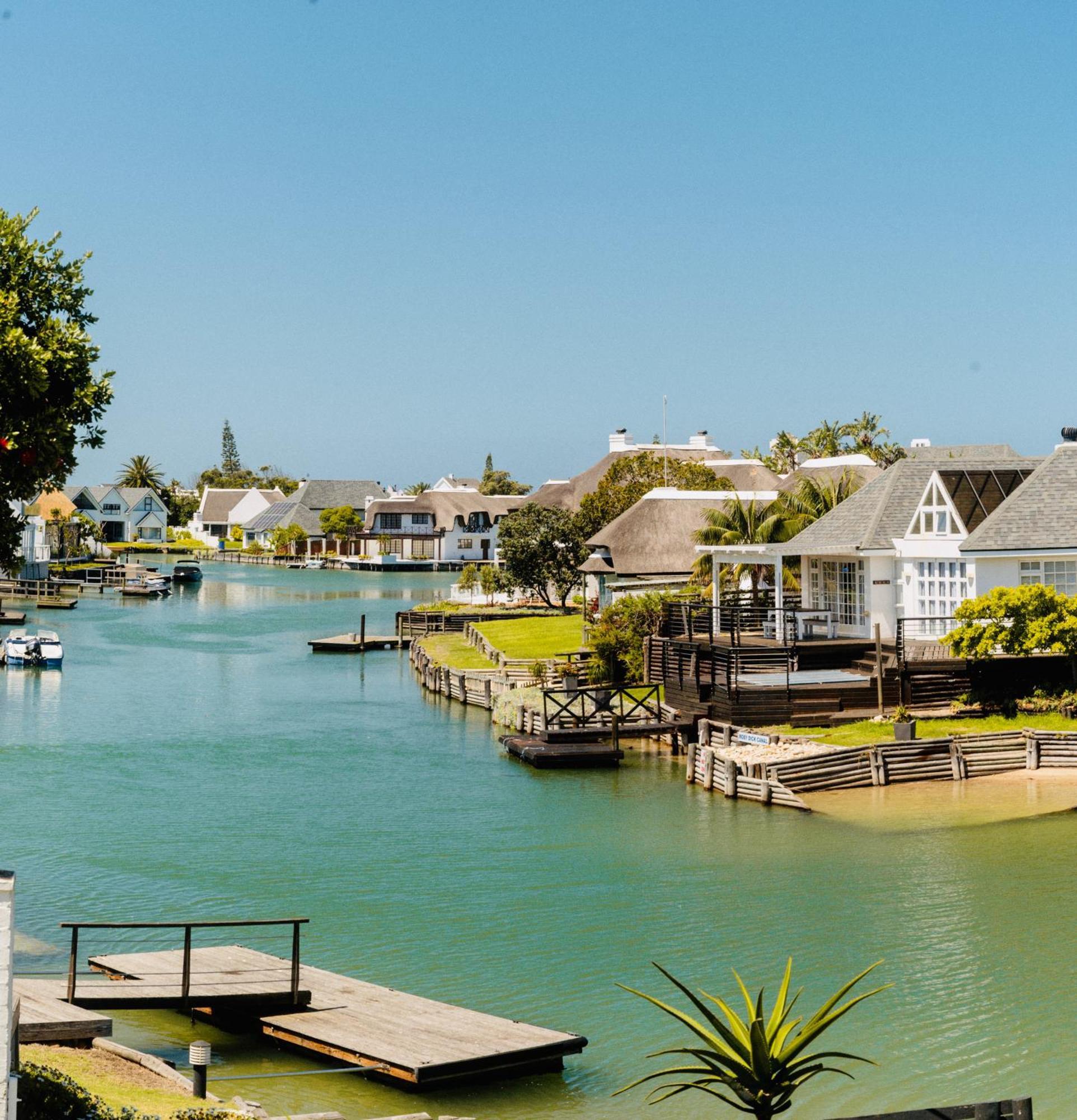 Canal Guest House - Waterfront Boutique Bed & Breakfast - Solar Power St Francis Bay Exterior photo
